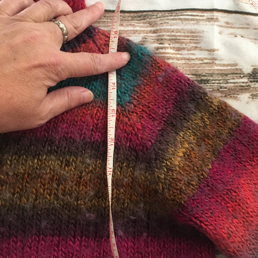 Handmade wool hooded sweater beautiful for fall - Picture 4 of 8